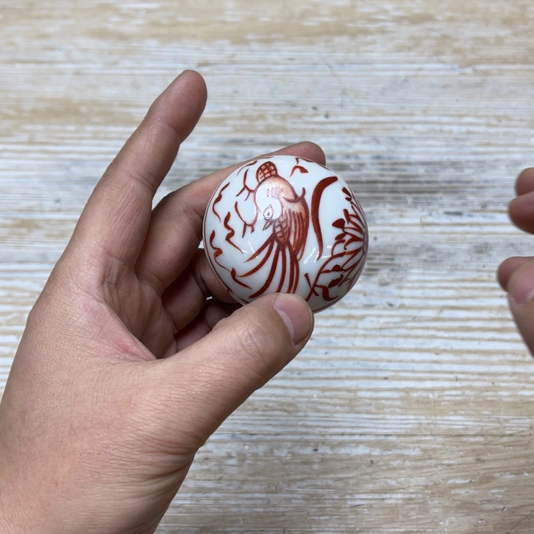 瓷片贤**天密密麻麻地排列着一