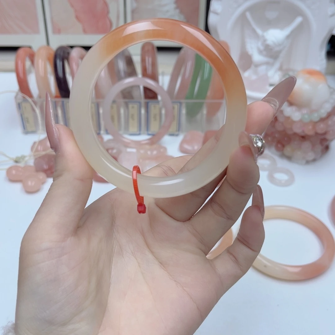 未镶嵌手镯石英质玉苹*，