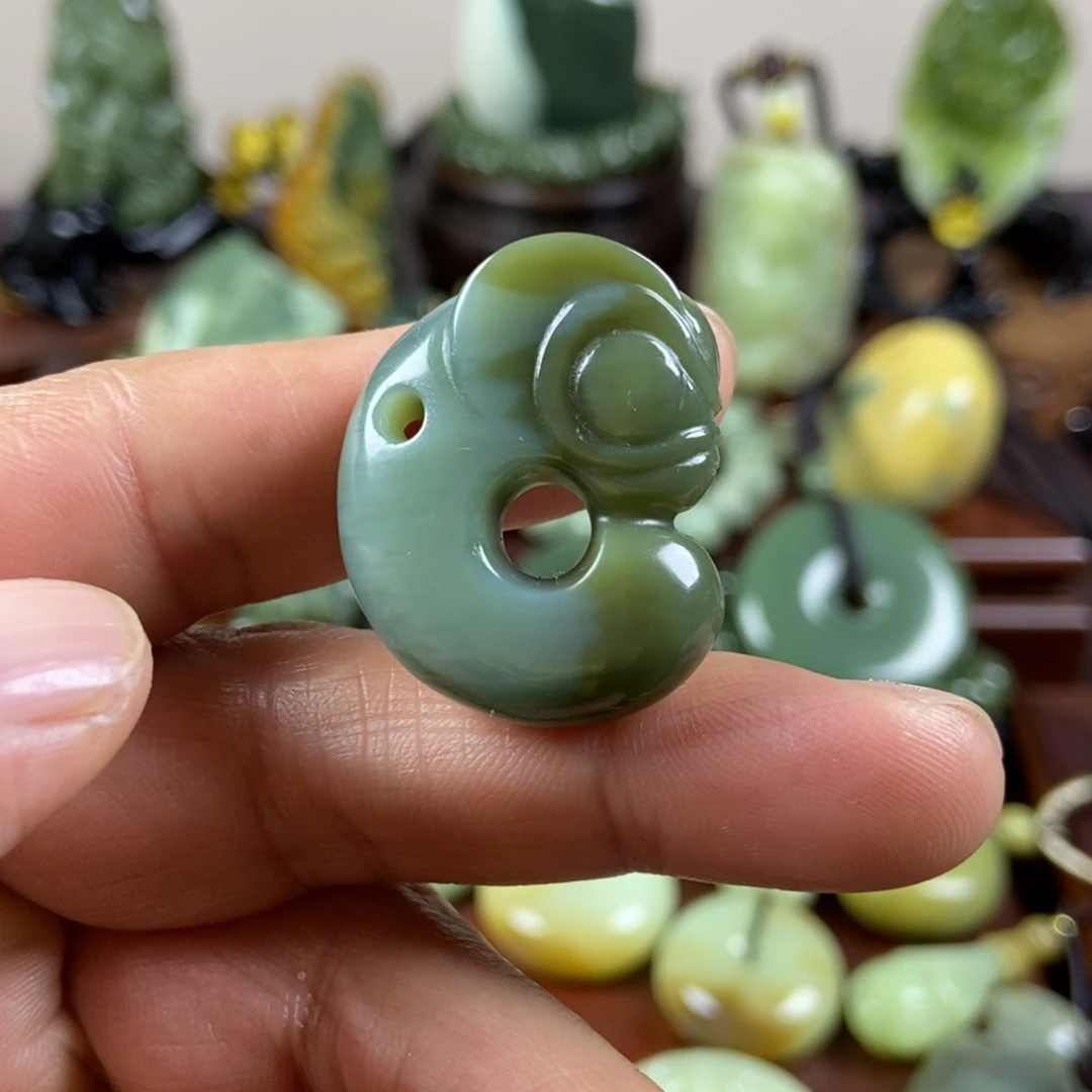 岫岩老玉（透闪石质玉）未镶嵌珠宝奇石