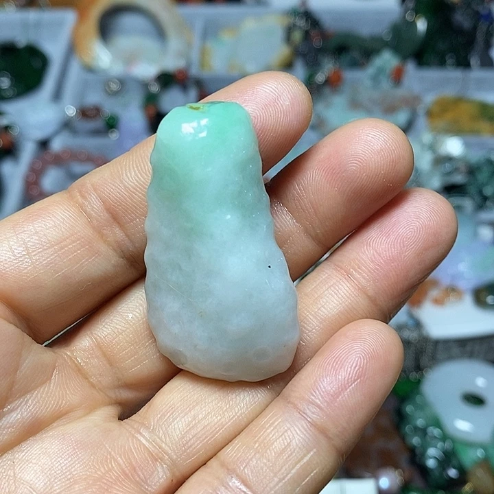 翡翠未镶嵌吊坠(赠链)