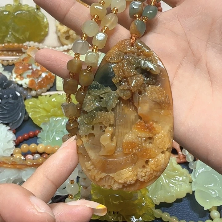 未镶嵌蛇纹石玉吊坠