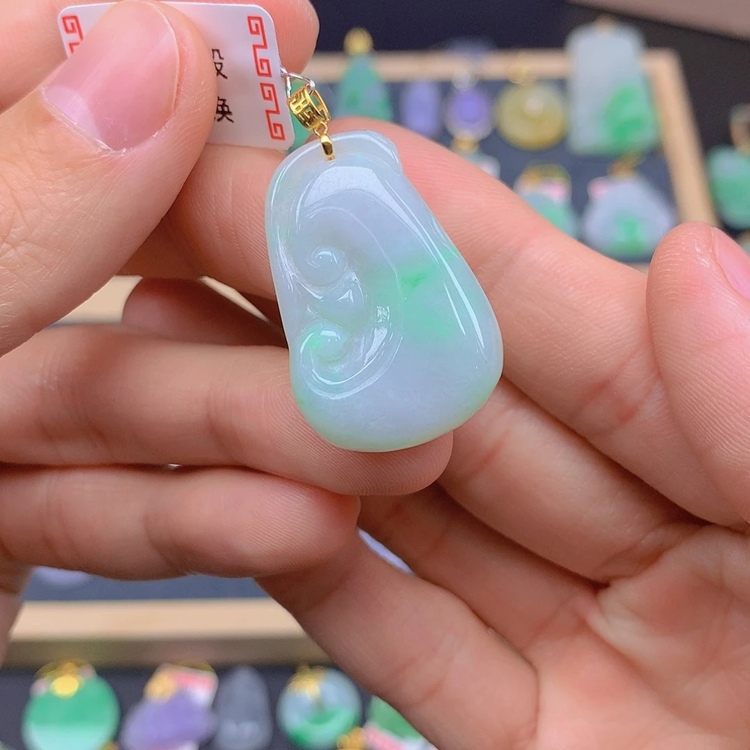 翡翠颈饰18K金镶嵌翡翠