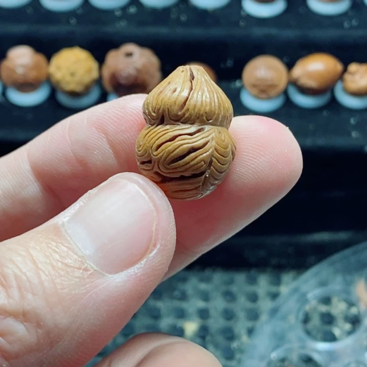 纯手工龙纹桃核花纹葫芦