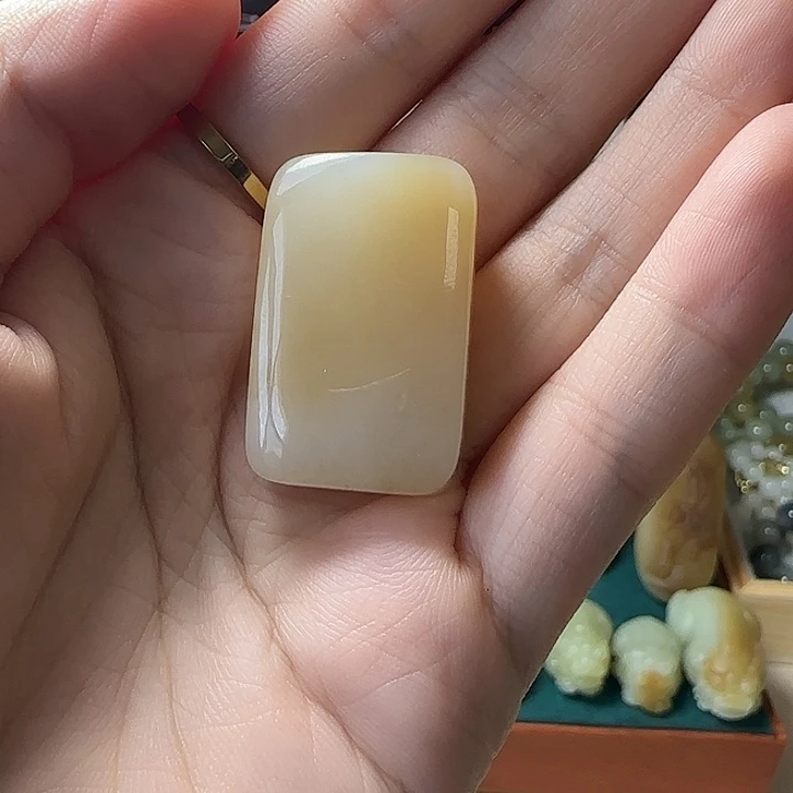 用***2和田玉（糖玉）未镶嵌珠宝半成品