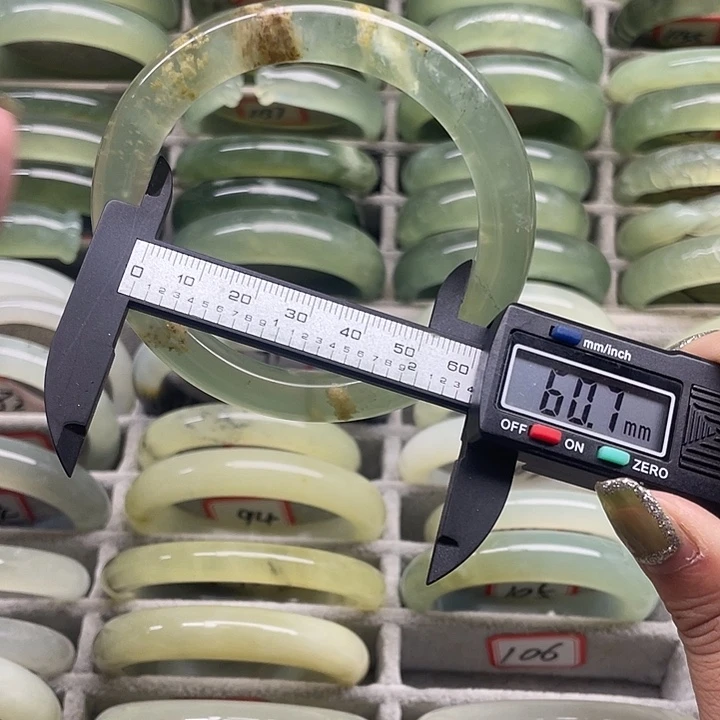 蛇纹石玉未镶嵌手镯107