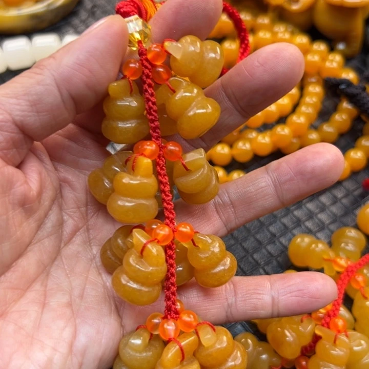 石英质玉（黄龙玉）颈饰未镶嵌