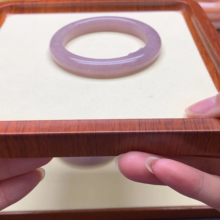 石英质玉（佘太翠）手镯未镶嵌一**花