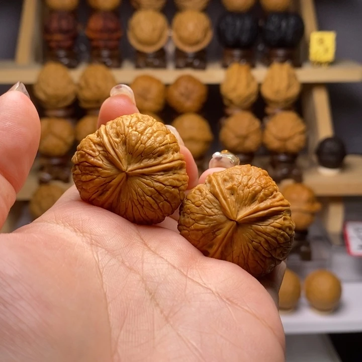 文玩核桃吊坠34元宝三棱Y24