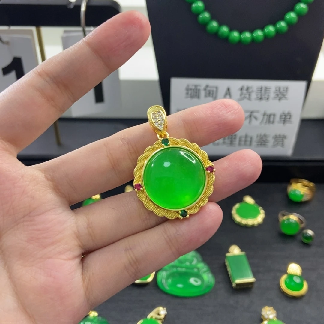 吊坠(赠链)18K金镶嵌翡翠豪镶嵌圆牌