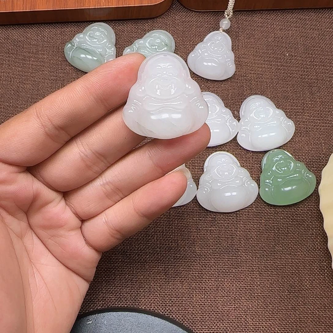 颈饰未镶嵌石英岩玉