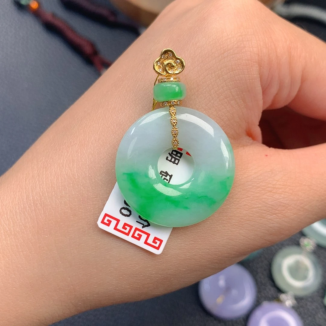 颈饰18K金镶嵌翡翠翡翠