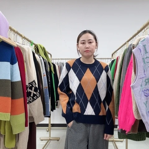 羊绒芝麻点点厚款圆领特价