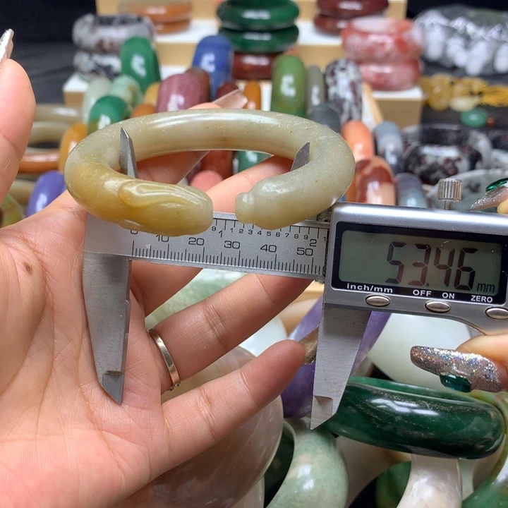 未镶嵌手镯石英质玉
