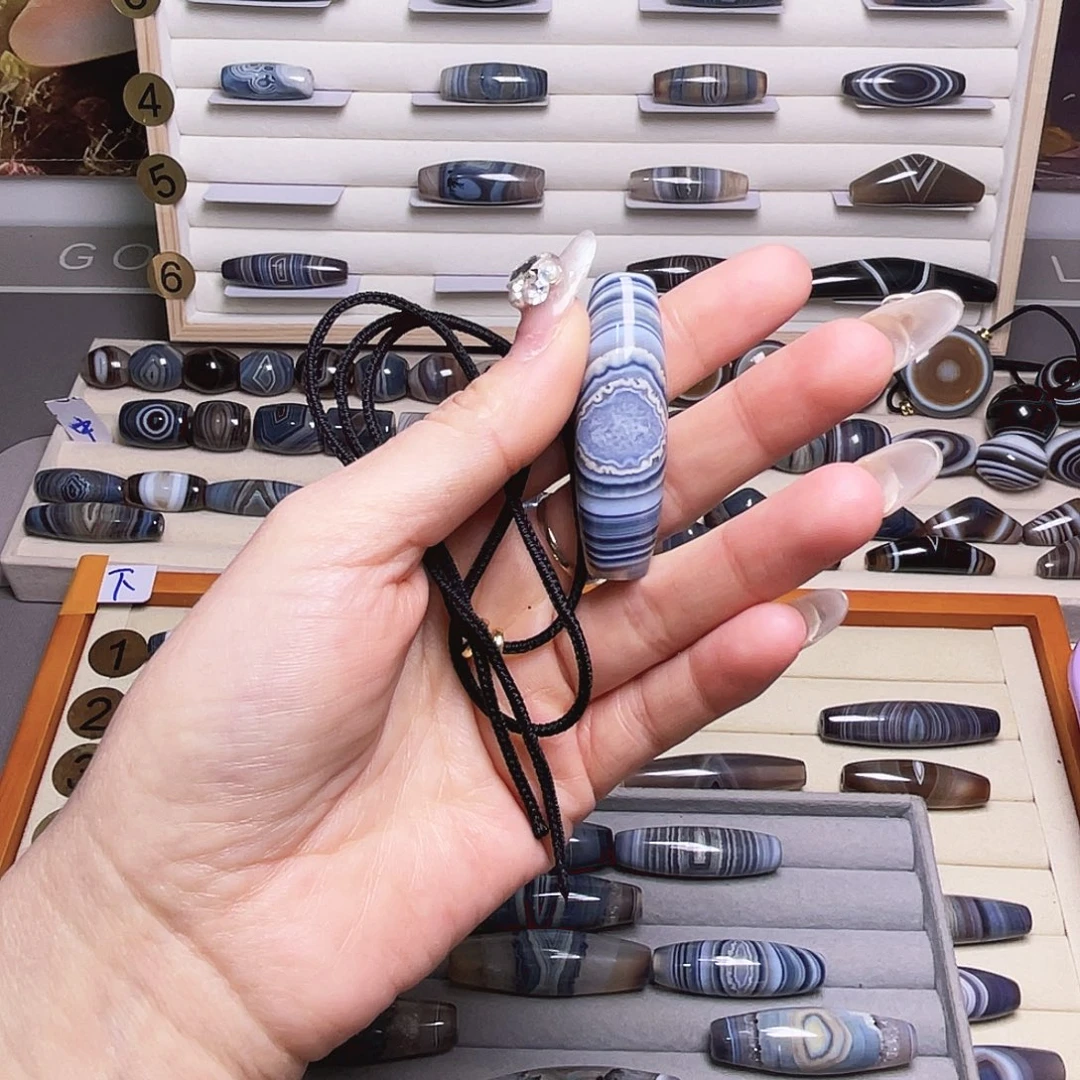 鸿***生玛瑙/玉髓未镶嵌颈饰