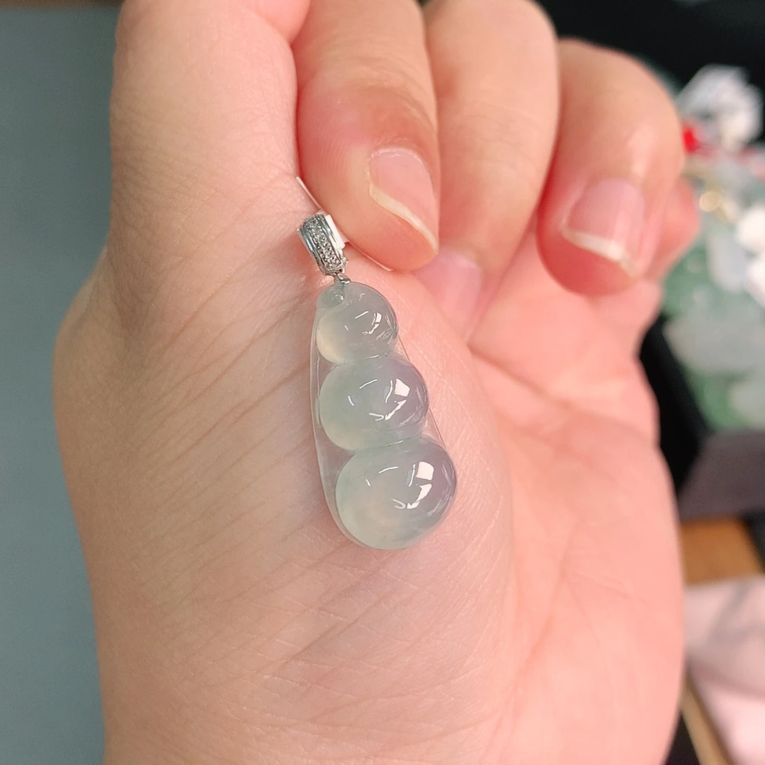 翡翠18K金镶嵌颈饰冰晴飘绿豆子