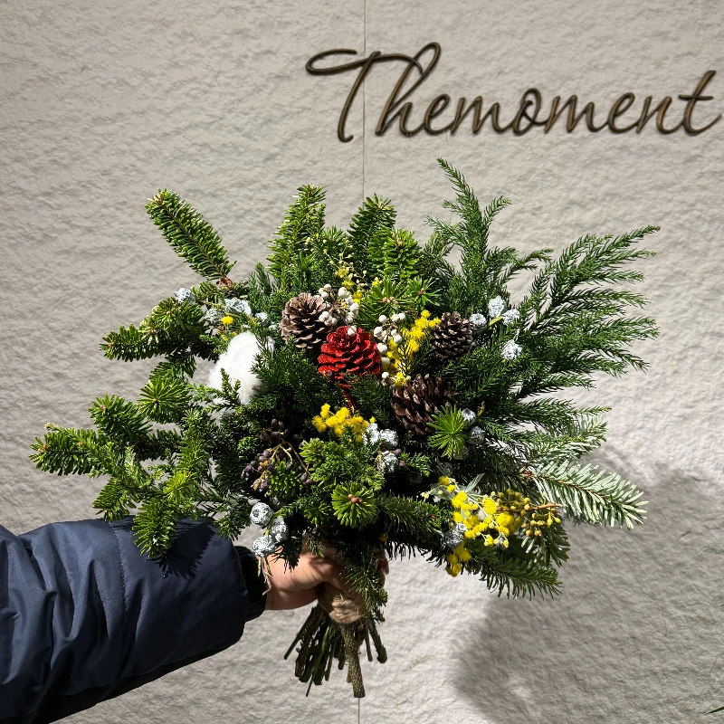 圣诞花束手打生活鲜花松枝鲜切枝绿植家用插摆设高级感客厅餐桌