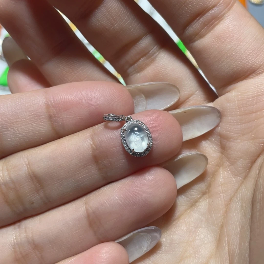 【闪购商品】颈饰18K金镶嵌翡翠
