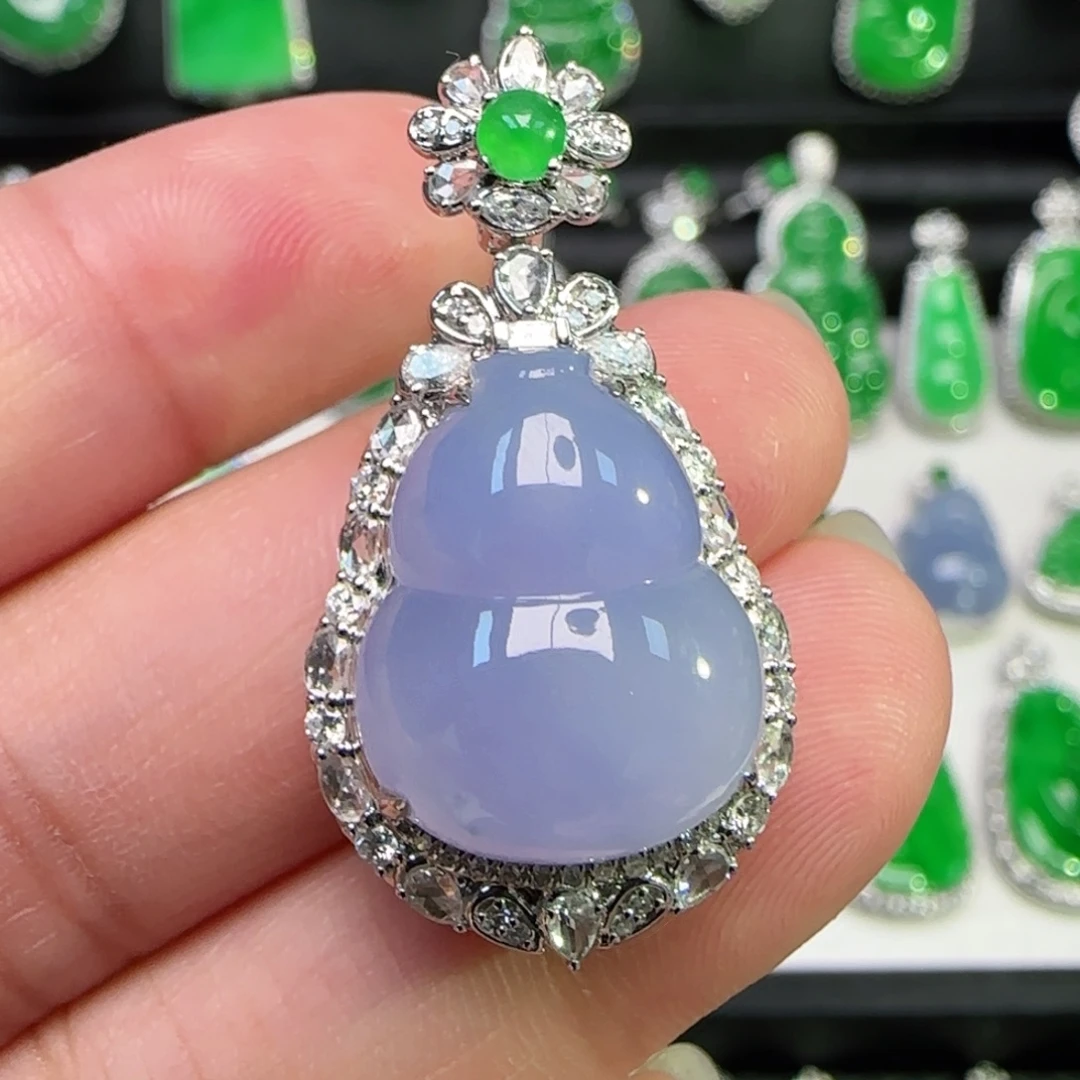 翡翠18K金镶嵌颈饰吊坠