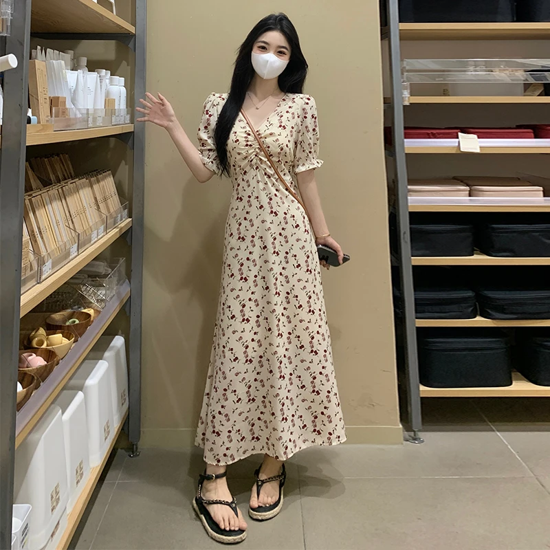 大码女装2025夏装新款雪纺v领碎花连衣裙胖mm显遮肚A字裙长裙子