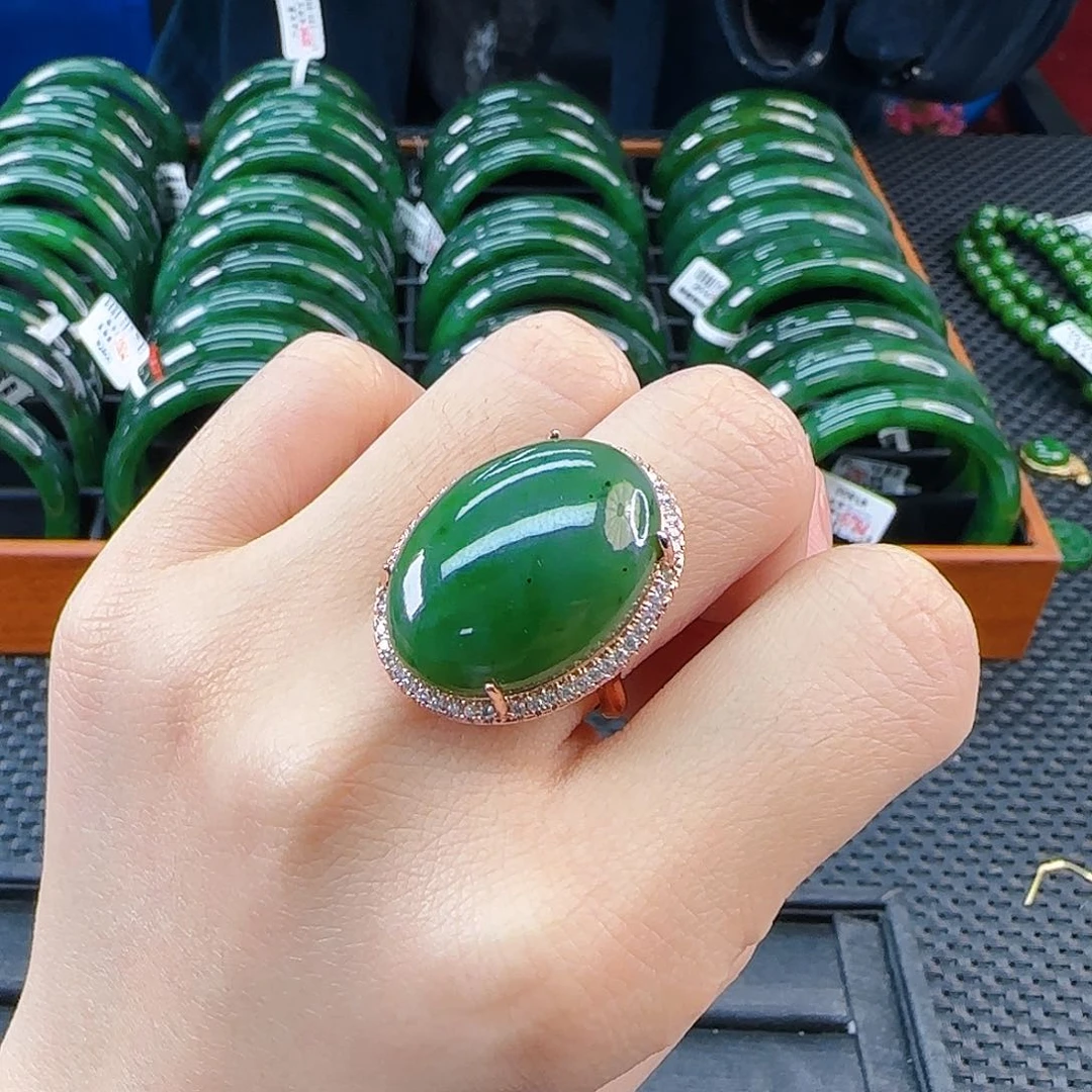 未镶嵌戒指和田玉碧玉特大鸽子蛋戒指