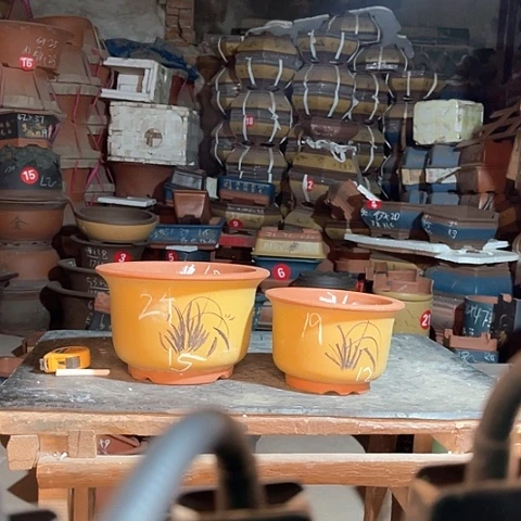 紫砂花盆金钟两个