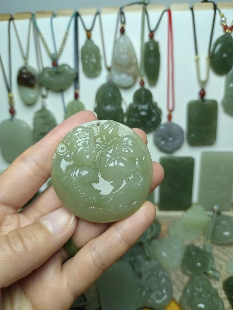 精品时尚和田玉吊牌