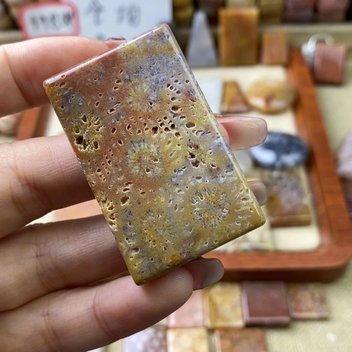 石英岩玉合金颈饰