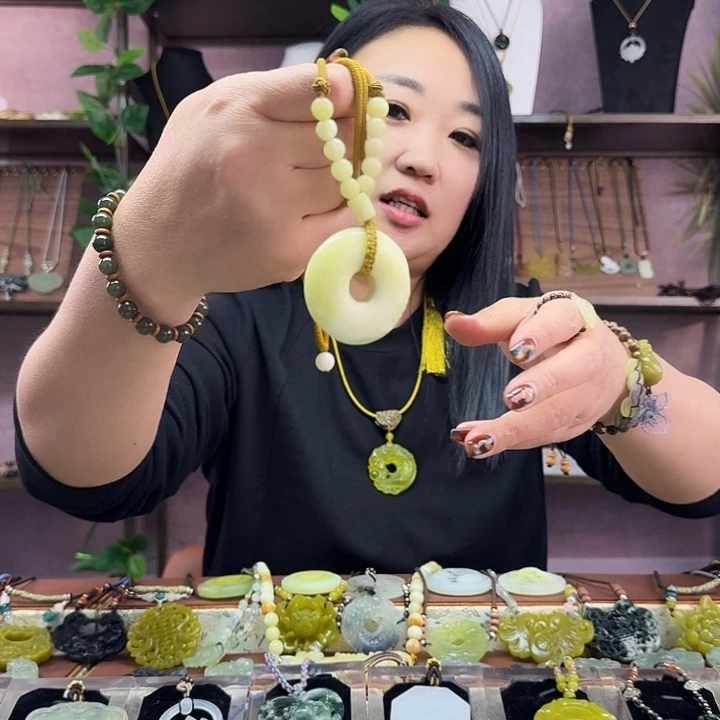 岫玉未镶嵌吊坠(赠链)