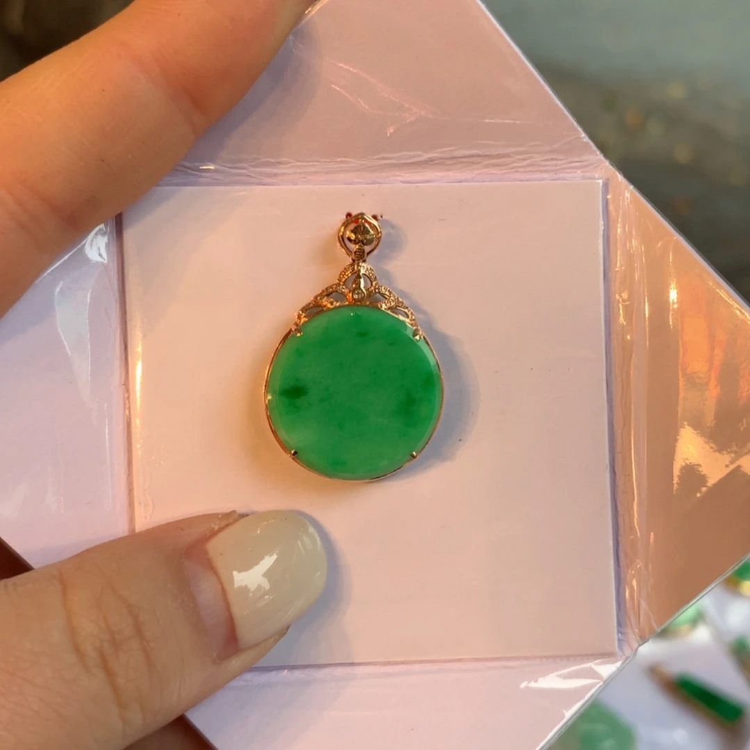 【闪购商品】翡翠颈饰18K金镶嵌圆牌