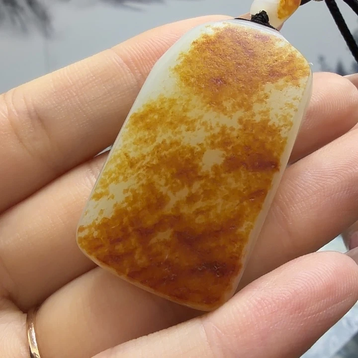 满***红和田玉未镶嵌把件