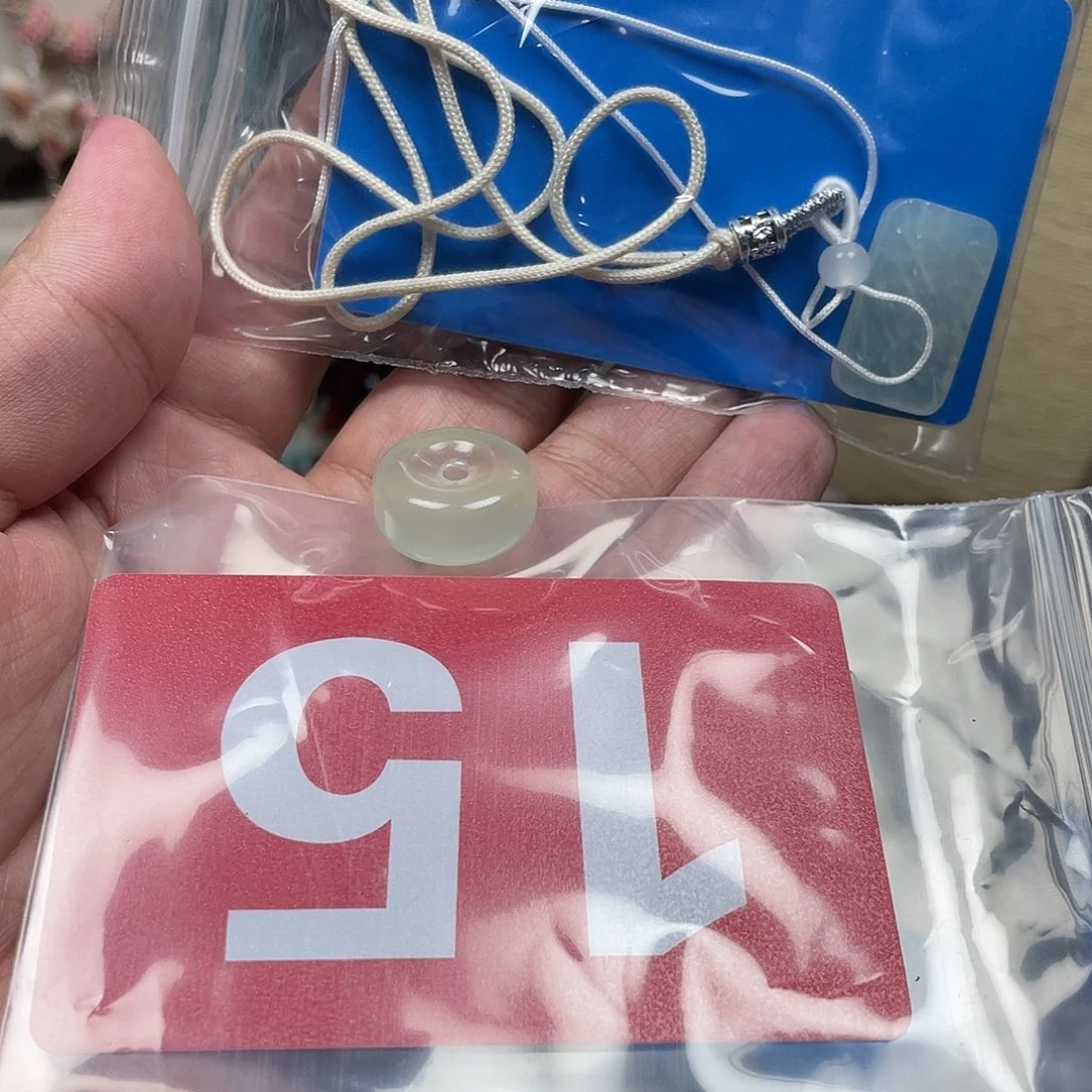 冬***见蛇纹石玉合金颈饰