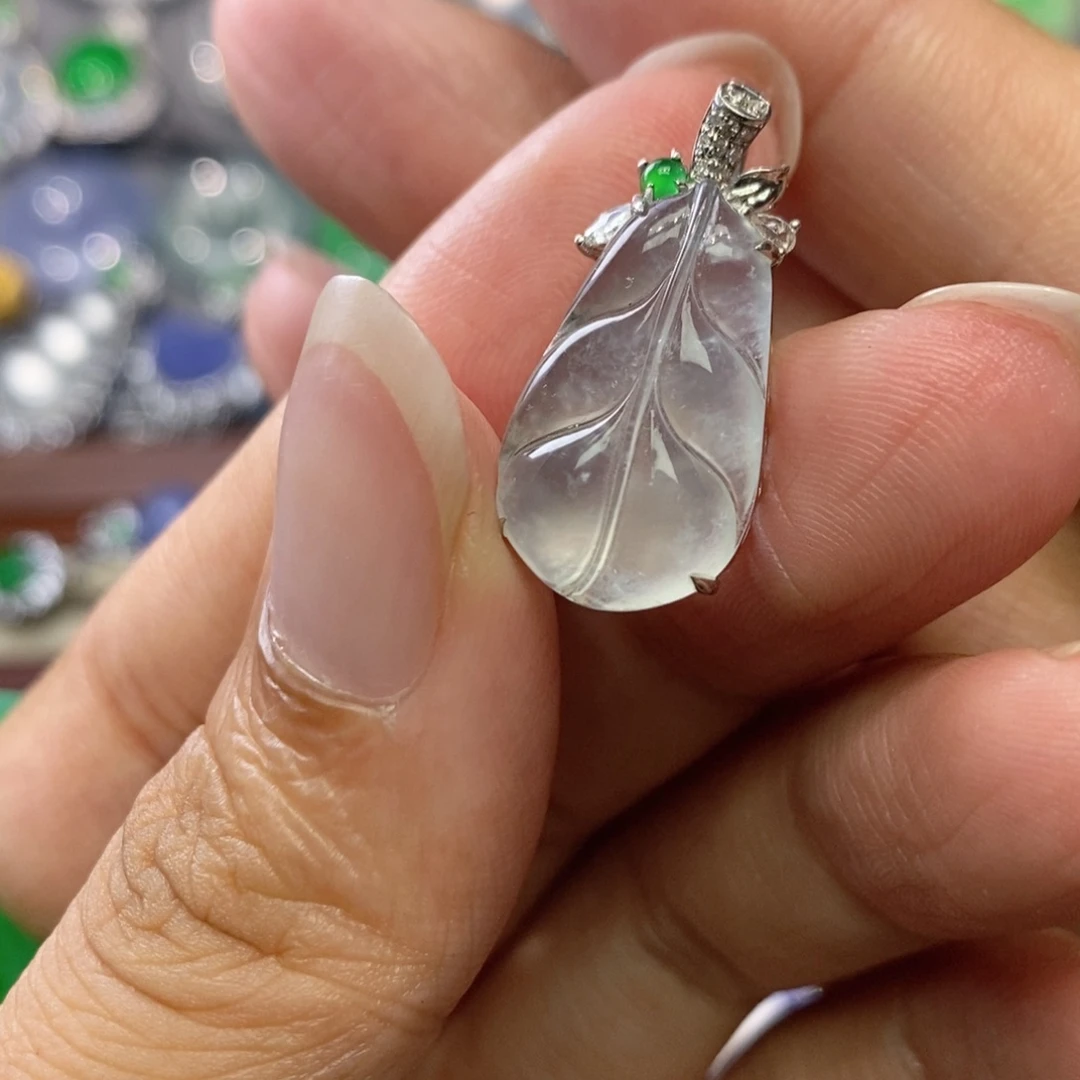 颈饰18K金镶嵌翡翠缅甸