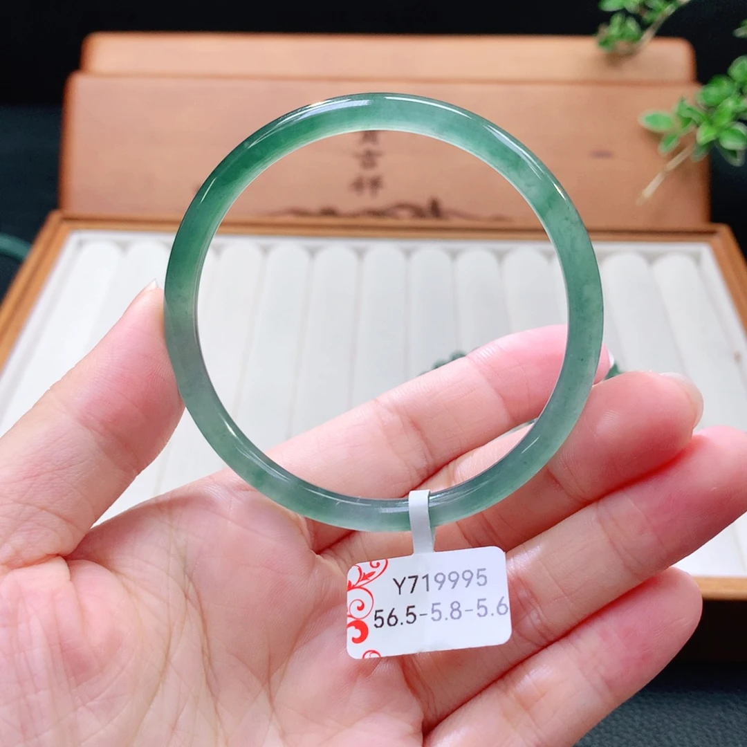 翡翠手镯（圆镯）未镶嵌