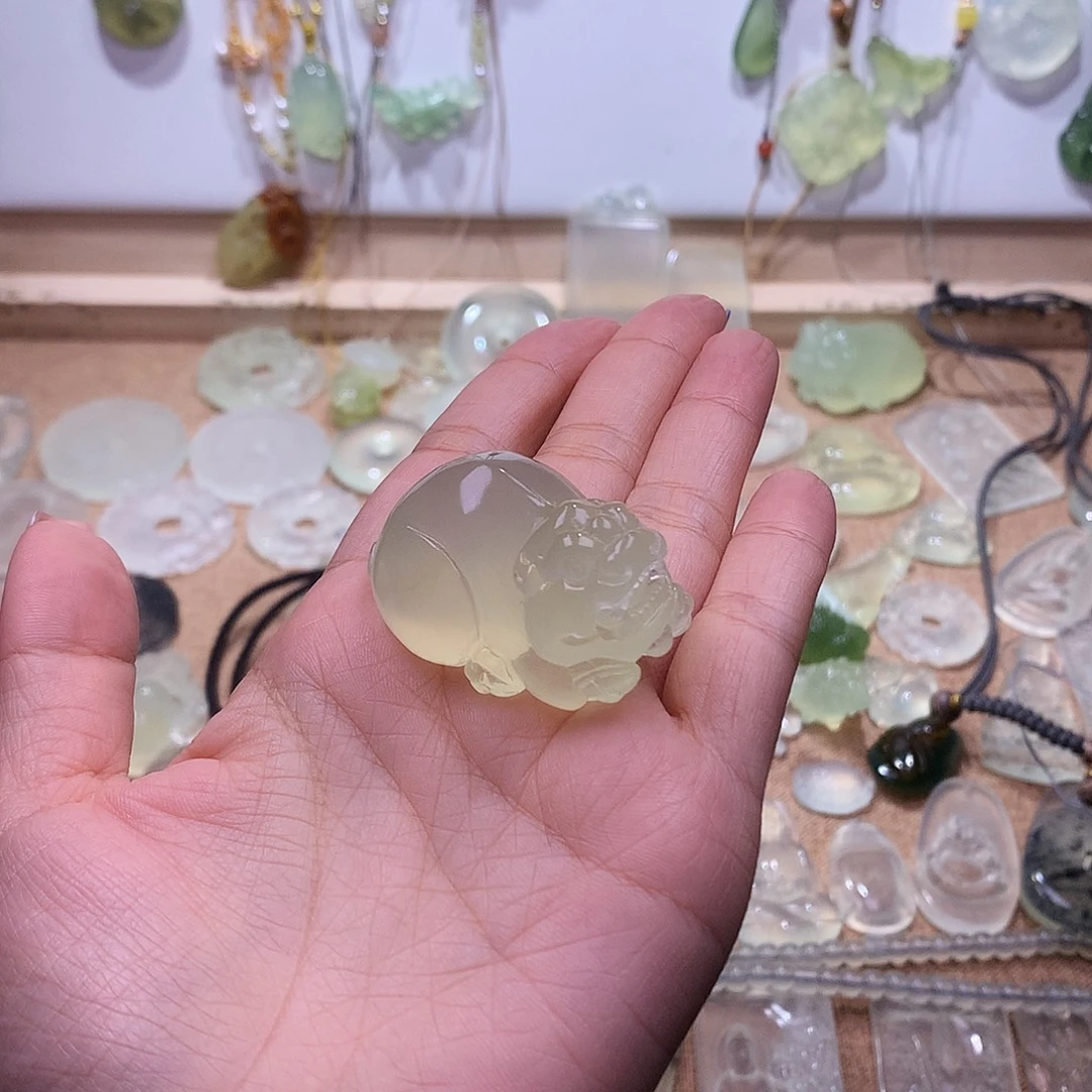 健***症蛇纹石玉未镶嵌颈饰