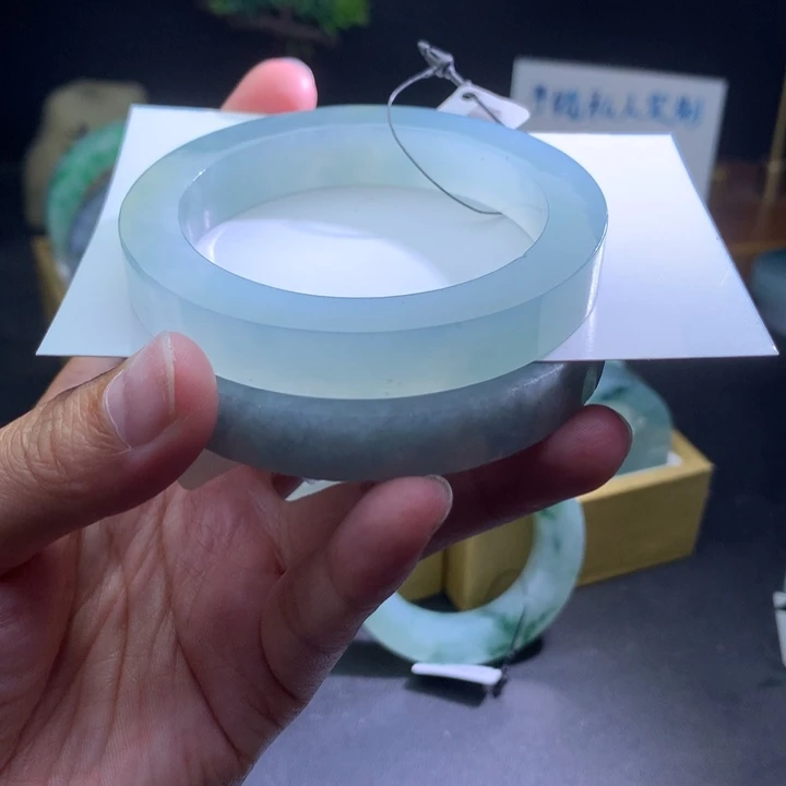 定制翡翠未镶嵌翡翠手镯