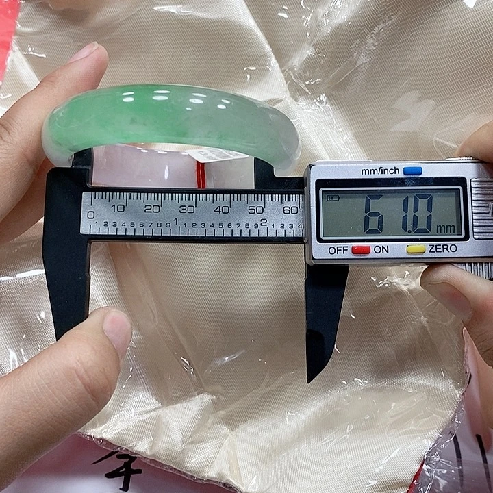 迎****翡翠手镯未镶嵌319号 库存×2=128元