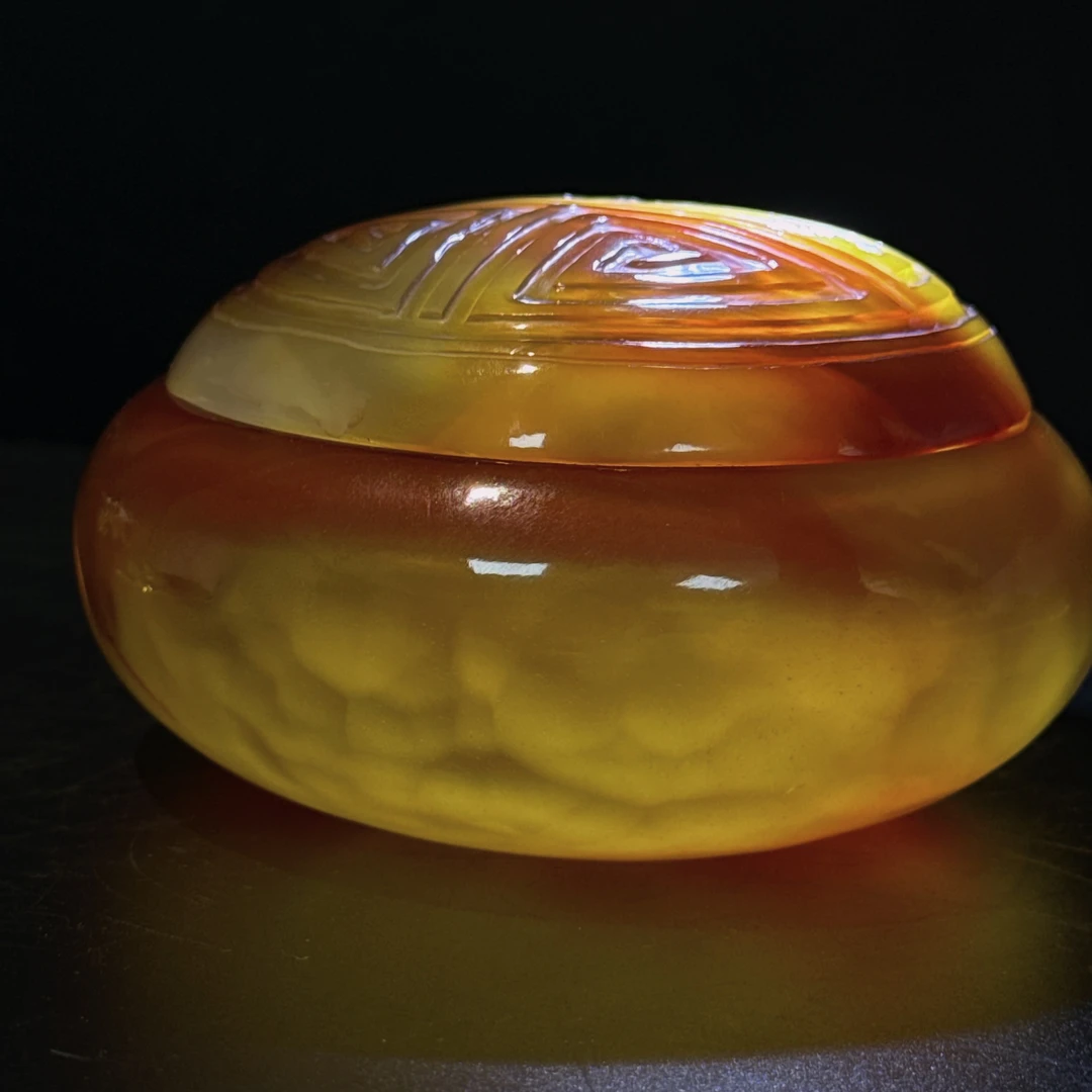 日本舶来，玛瑙整木挖寿字罐，红褐色，包浆浑厚自然，正面团寿纹清晰