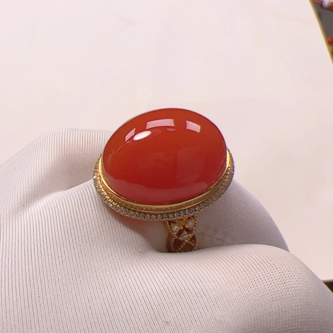 南红玛瑙戒指18K金镶嵌颜***?原矿高品蛋面戒指