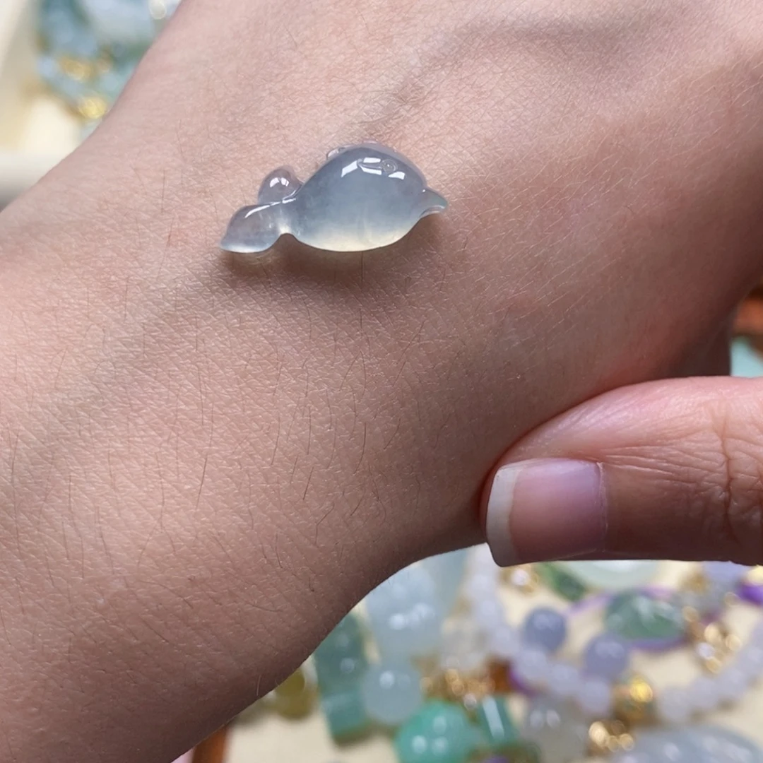 翡翠未镶嵌颈饰闪