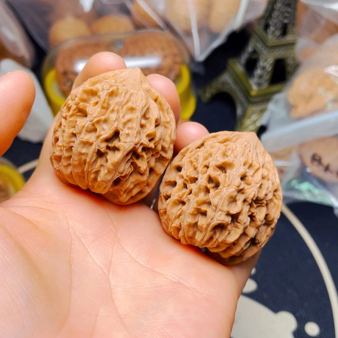 文玩核桃把件通天八一对