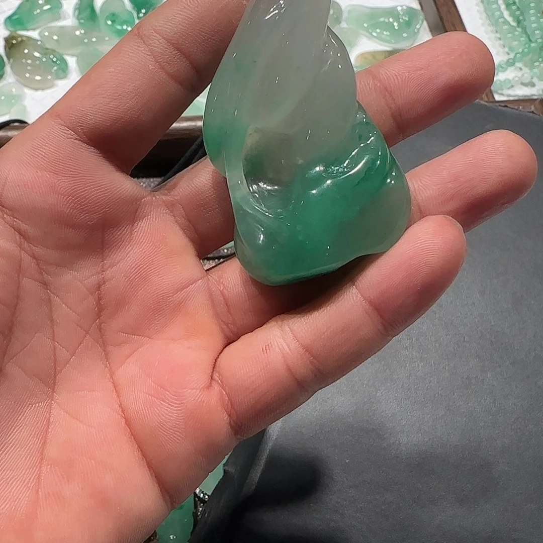 石英质玉（非洲翠）未镶嵌颈饰