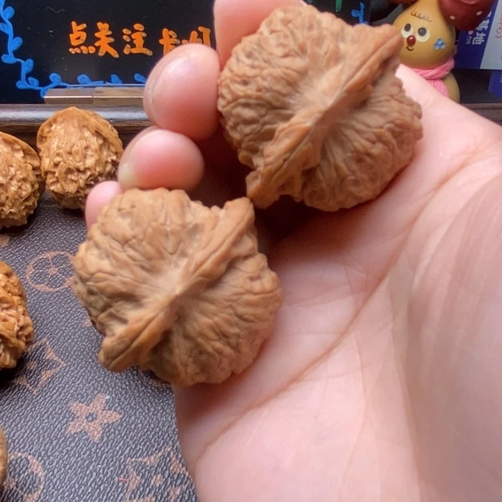 文玩核桃吊坠血麒麟37