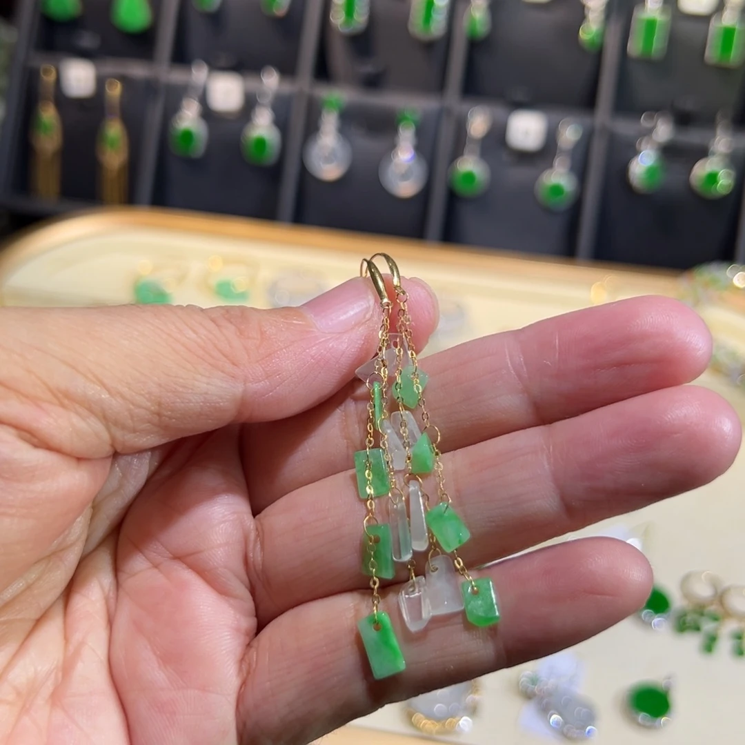 颈饰18K金镶嵌翡翠耳钩