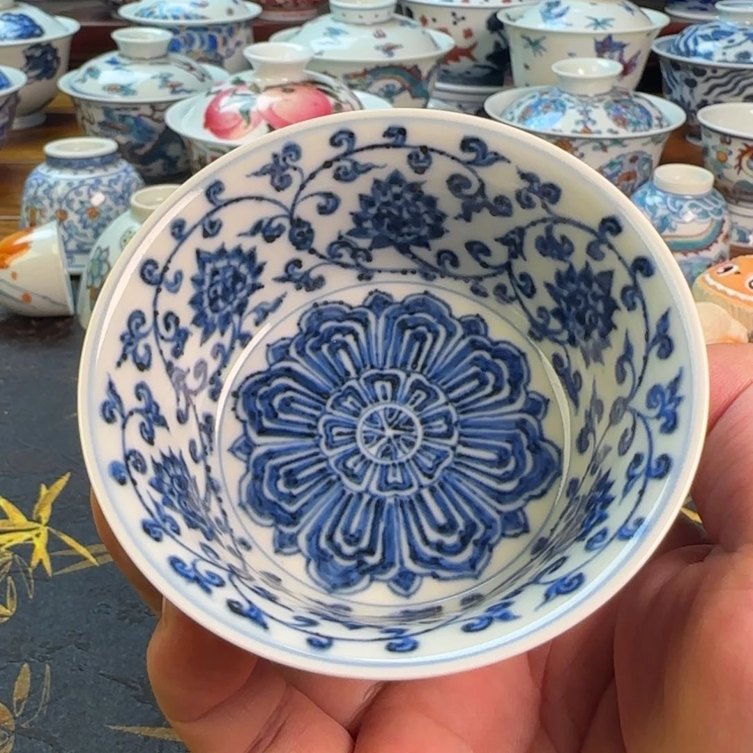 缠枝莲宝相花马蹄主人杯