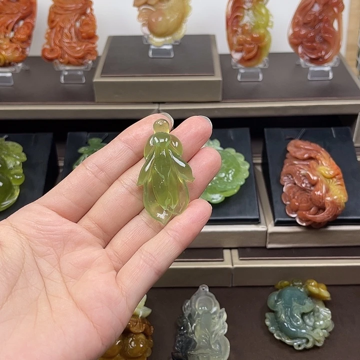 安****蛇纹石玉未镶嵌颈饰