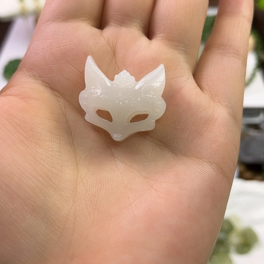 和田玉未镶嵌颈饰八**龙