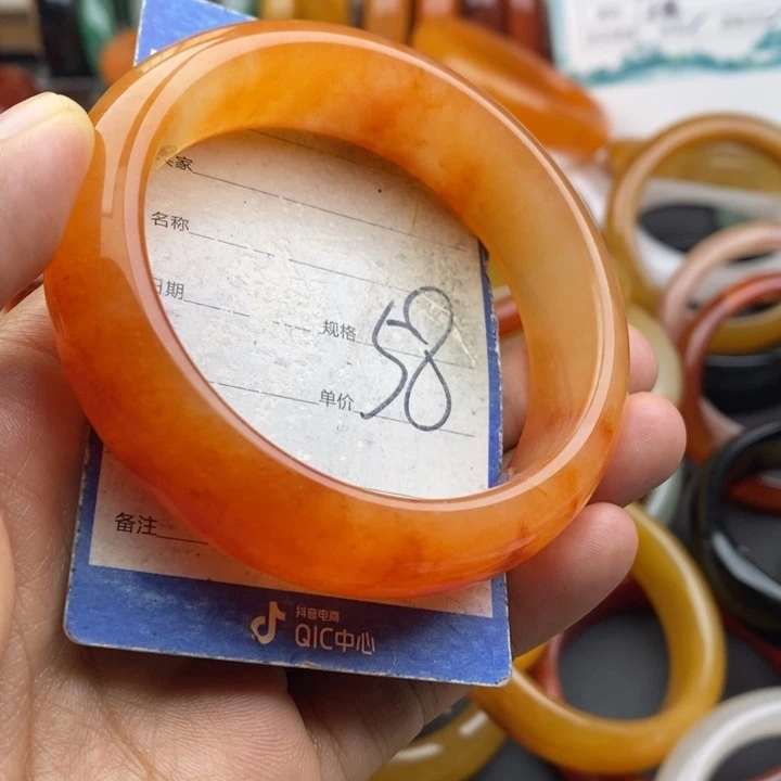 未镶嵌手镯石英质玉