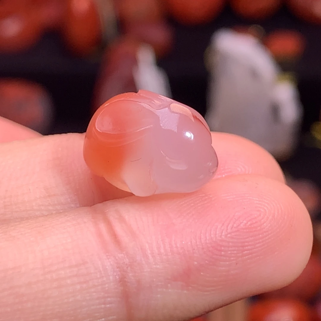 南红玛瑙未镶嵌珠宝半成品兔子