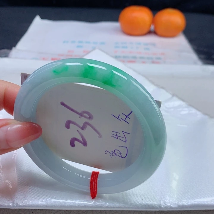 翡翠手镯（圆镯）未镶嵌5657575757