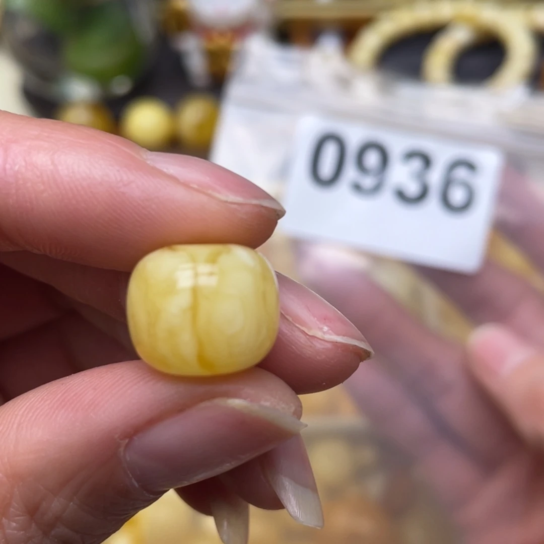 蜜蜡珠宝奇石未镶嵌小坑13.8